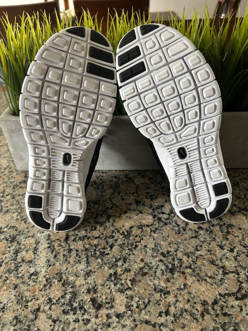 Nike Free Run 2 Women's Black Sneakers with White Soles - Picture 8 of 9